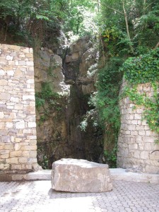 bei der antiken Therme von Pigna