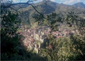 Blick von oben auf Dolceacqua