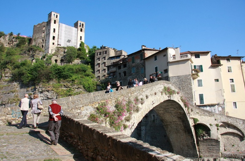 Dolceacqua an der Blumenriviera