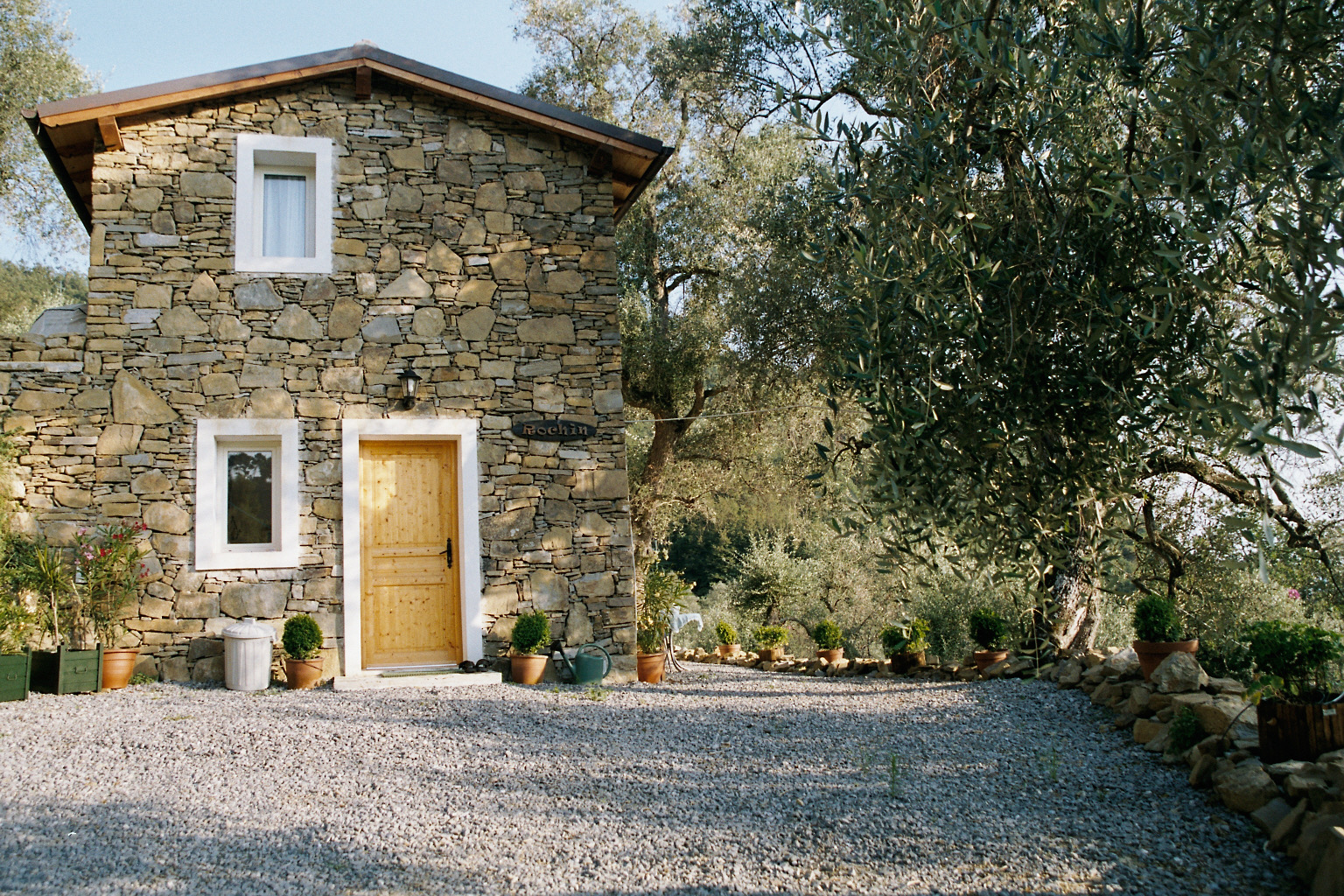 Casa Rochin mit Holzschild